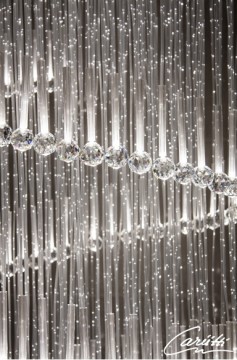 Fiberoptisk lyskrone med 150 krystaller